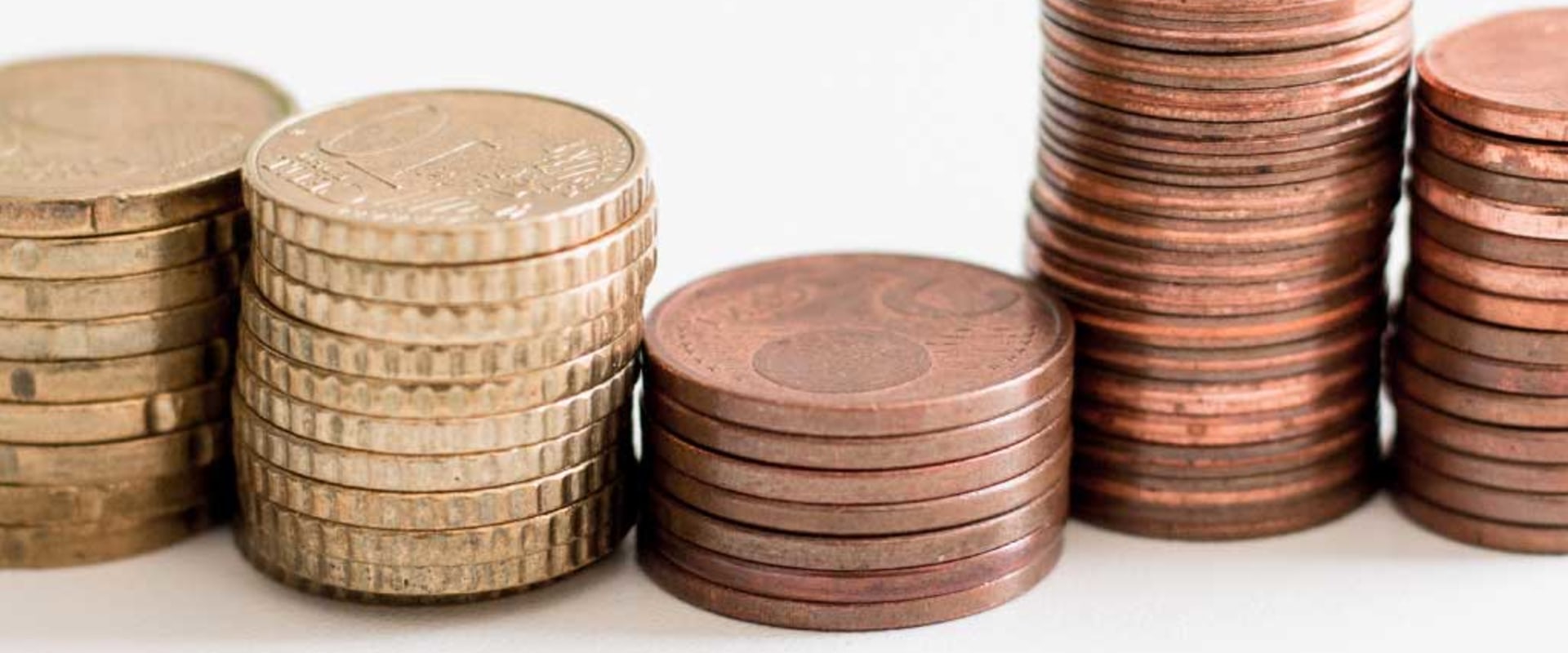 What is financial risk and examples?